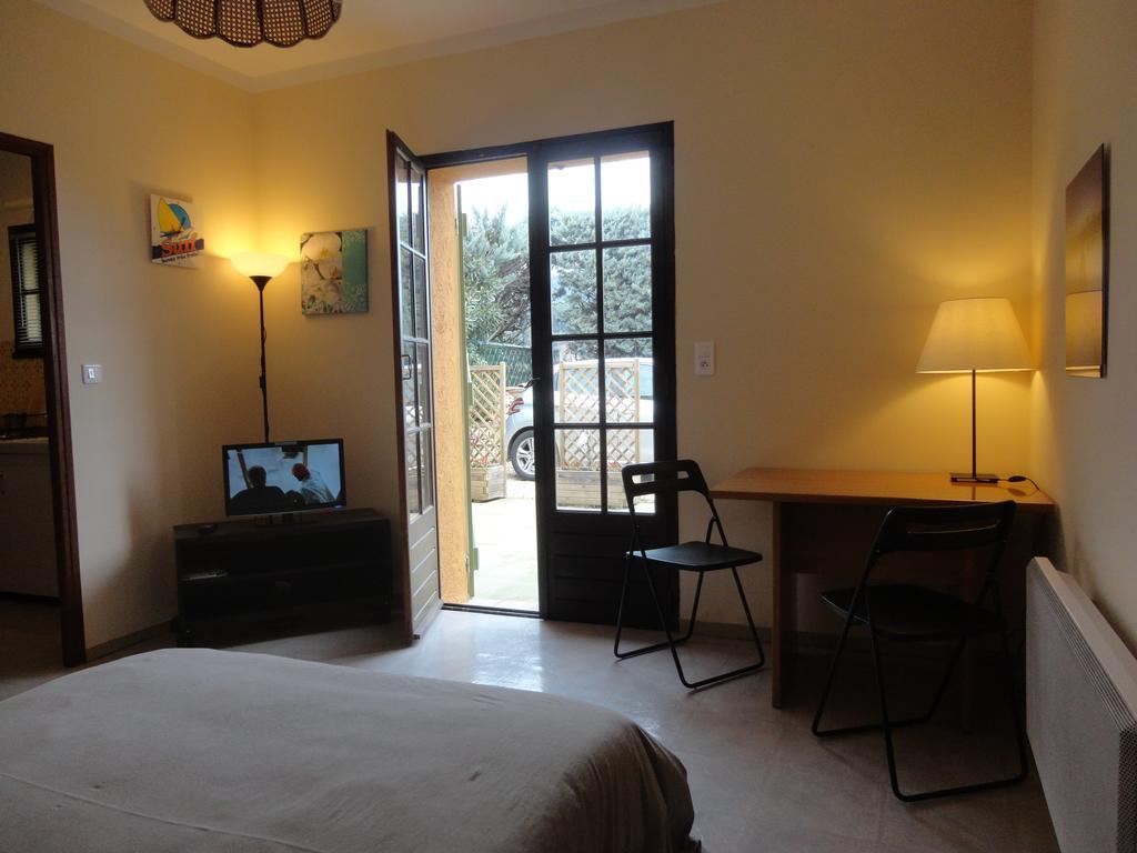 B&B Chez Max Figanières Екстериор снимка