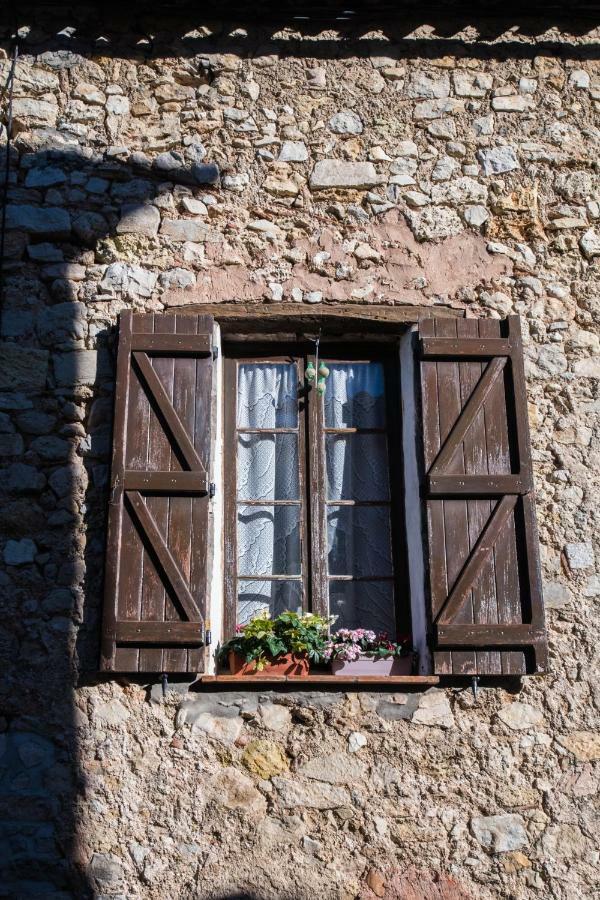 B&B Chez Max Figanières Екстериор снимка